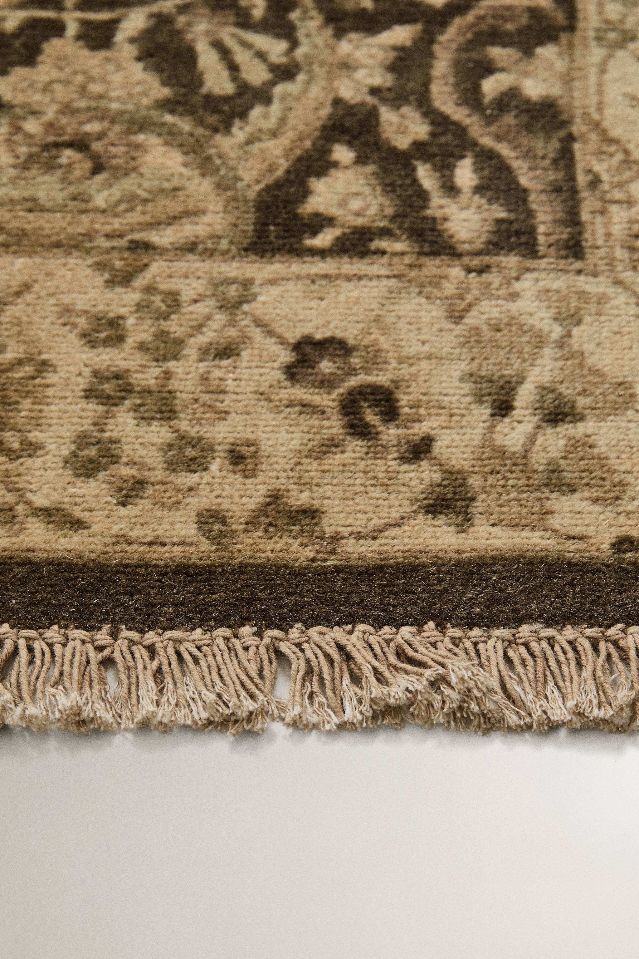 FLORAL WOOL BLEND AREA RUG